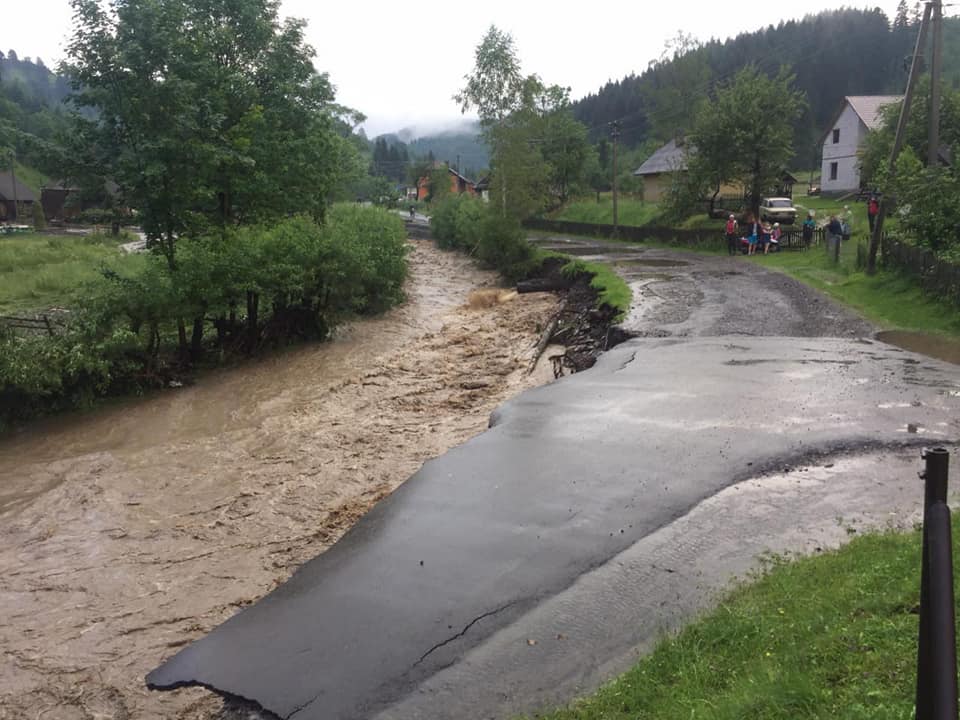 Закарпаття знову затопило: стихія вдарила в два рази сильніше (фото, відео)