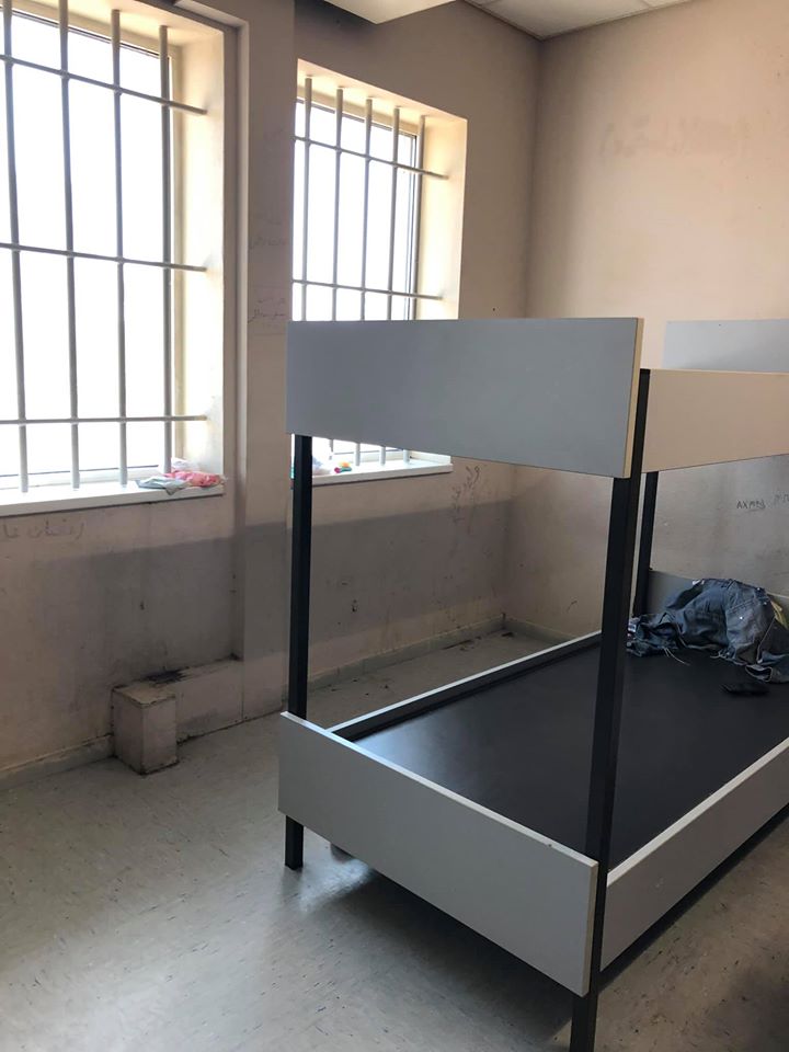 Как держали украинских туристов в Афинах: куча тараканов и не пускали в туалет