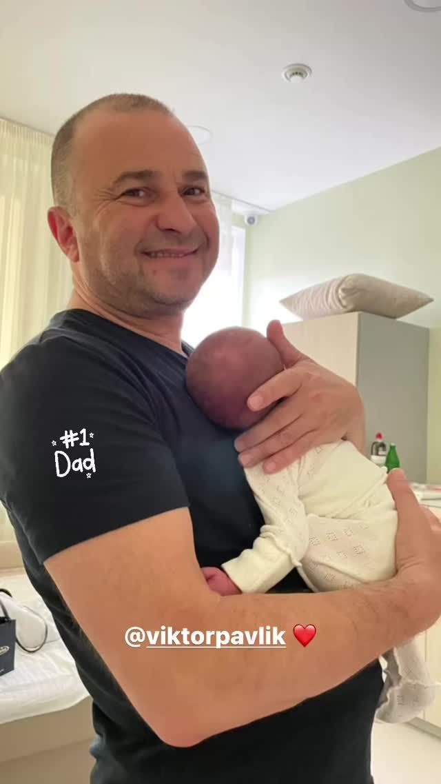 Дружина Віктора Павліка показала, що він подарував їй за народження сина (фото)