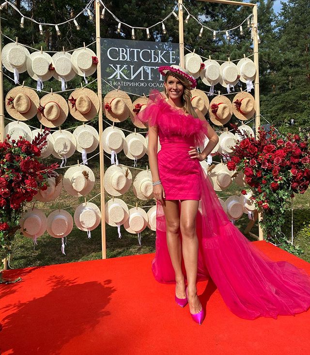 Дошивали в последнюю минуту: Катя Осадчая восхитила платьем по особому поводу