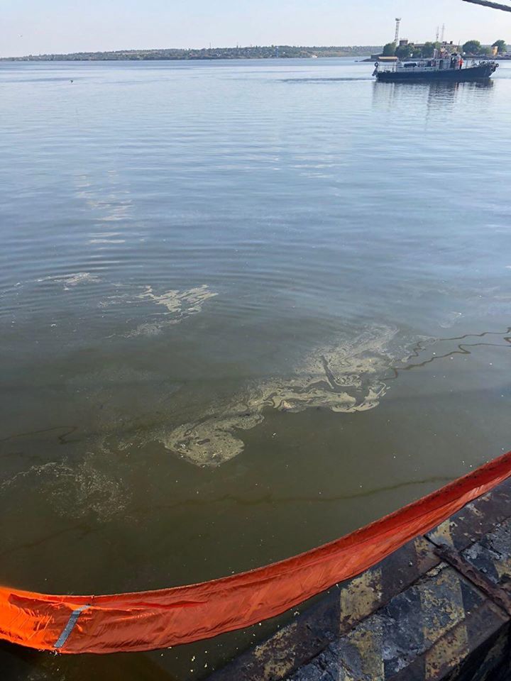 Экологическая катастрофа в Николаеве: масло полилось в лиман