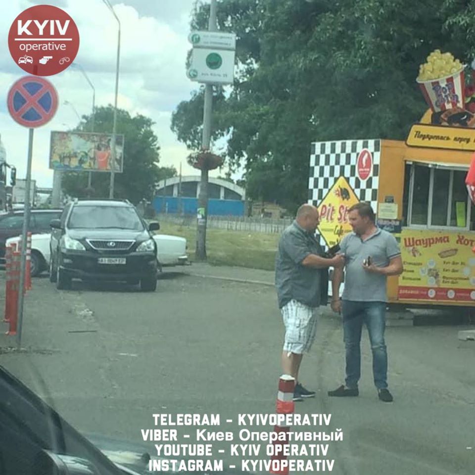 В сети рассказали о нелегальной парковке маршруток в Киеве: "крышуют" броварские перевозчики