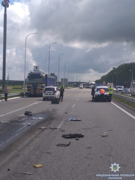 На трасі Київ-Чоп пасажирський автобус зіткнувся з вантажівкою, 10 загиблих