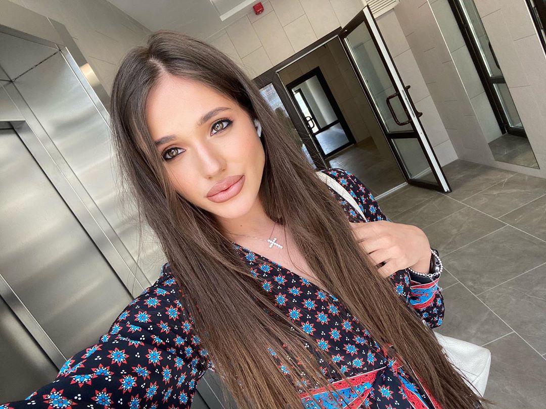 Переможниця Холостяк-10 поділилася секретами догляду за волоссям: роблю, як Клаудіа Шиффер