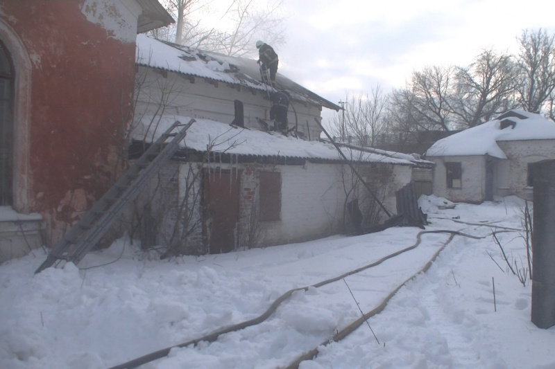 В Харькове на пожаре в нежилом здании погибли 2 человека