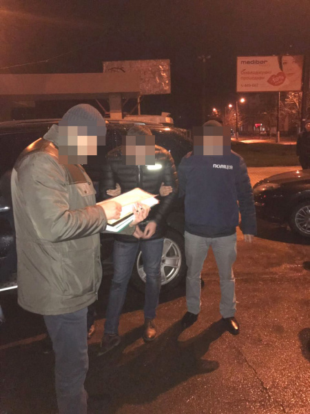 В Житомире на взятке задержали чиновника Госгеокадастра