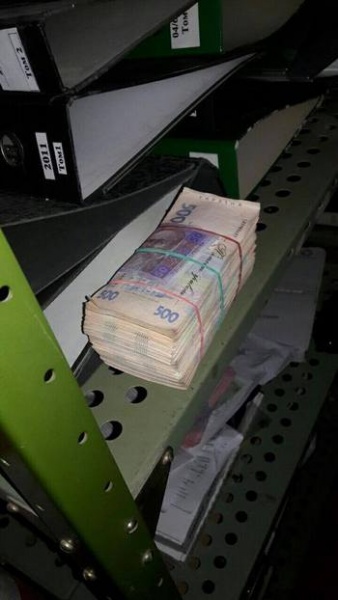 в Харківській області на хабарі спіймали митник 1