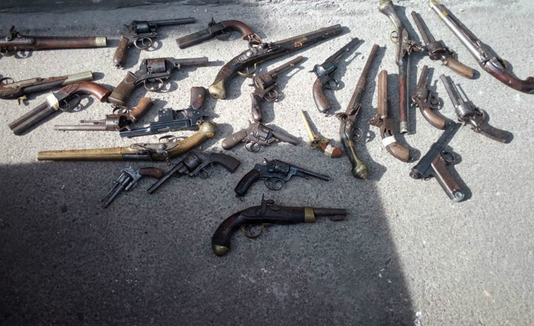 Экс-милиционер из Запорожской области подозревается в завладении раритетным оружием