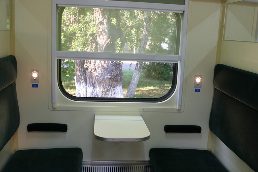 Украинцев скоро будут возить в новеньких вагонах: вот так они выглядят внутри (фото)