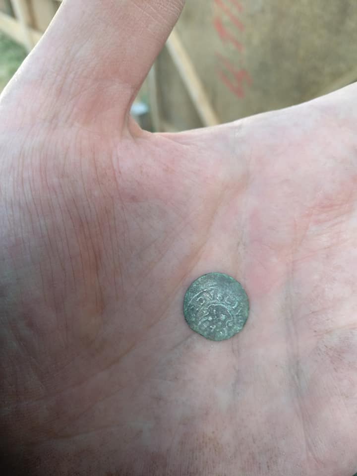 У стен Софии Киевской на руинах постройки с языческими знаками нашли новый артефакт