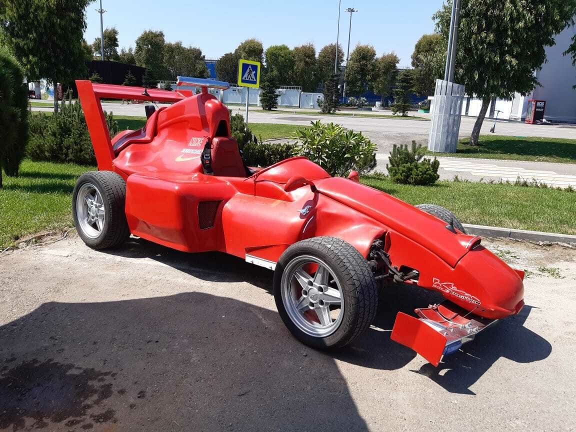 "Запорожец" превратили в болид Ferrari и выставили на продажу: фото "монстра"