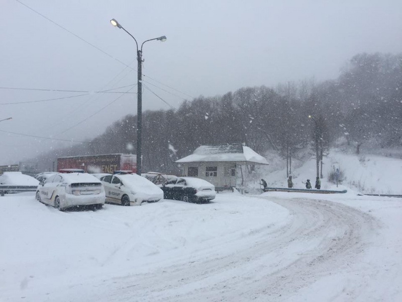 Непогода в Украине: в Ивано-Франковской области частично ограничили движение транспорта