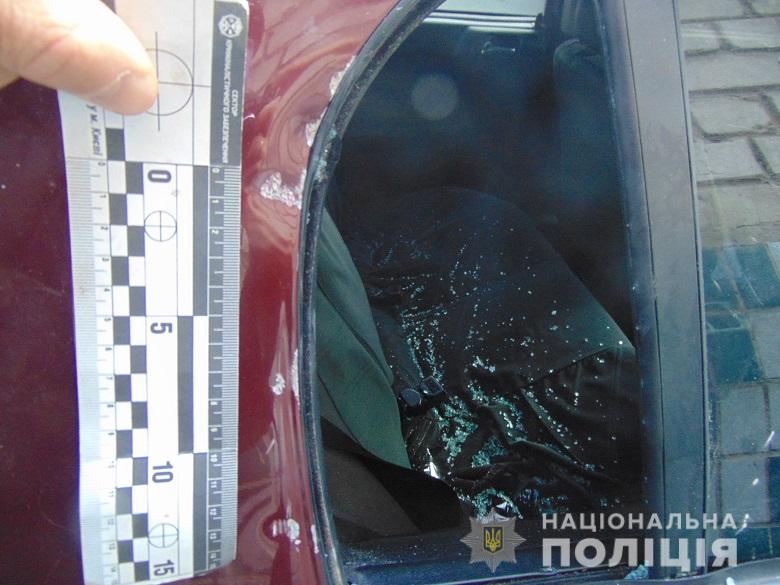 У Києві зухвалий грабіжник намагався обчистити авто, але його наздогнала карма (фото)