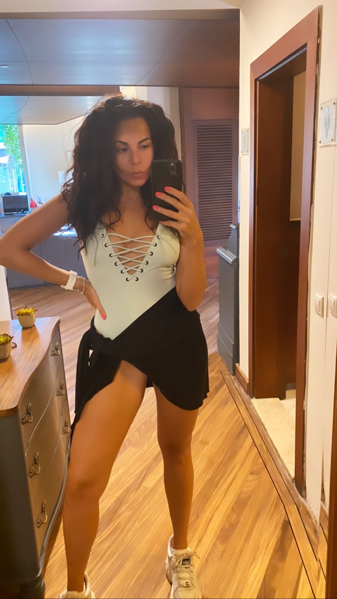 Купальник и грубые кроссовки: Настя Каменских похвасталась необычным луком