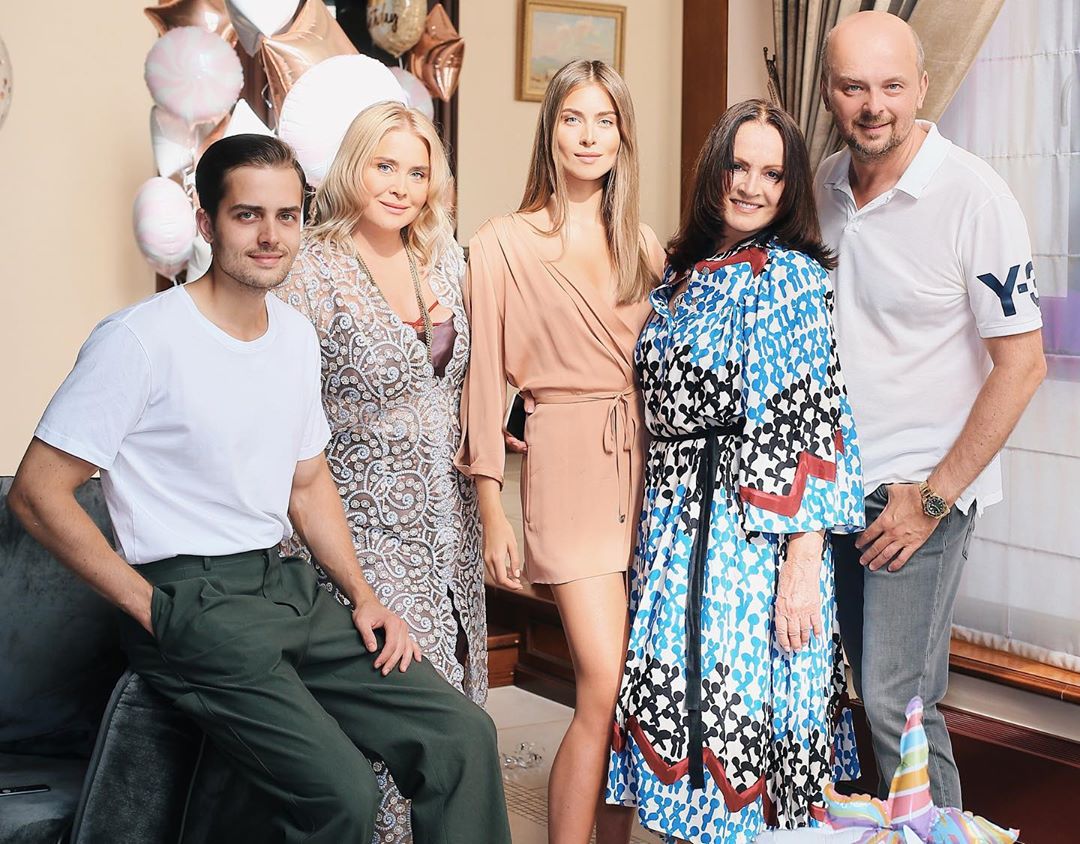 Все в сборе: внучка Софии Ротару поделилась фото с празднования 73-летия певицы