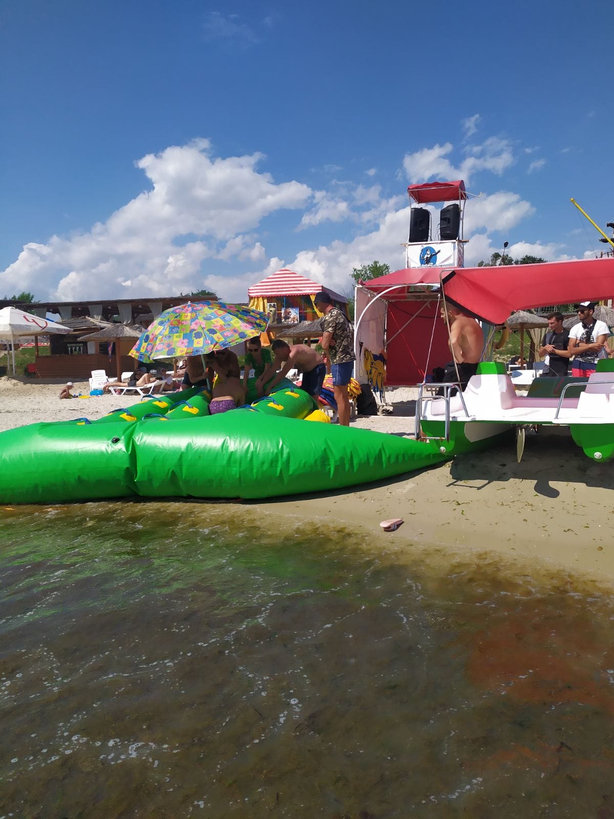 В Железном Порту мужчина сильно пострадал на водном аттракционе: отказали руки и ноги