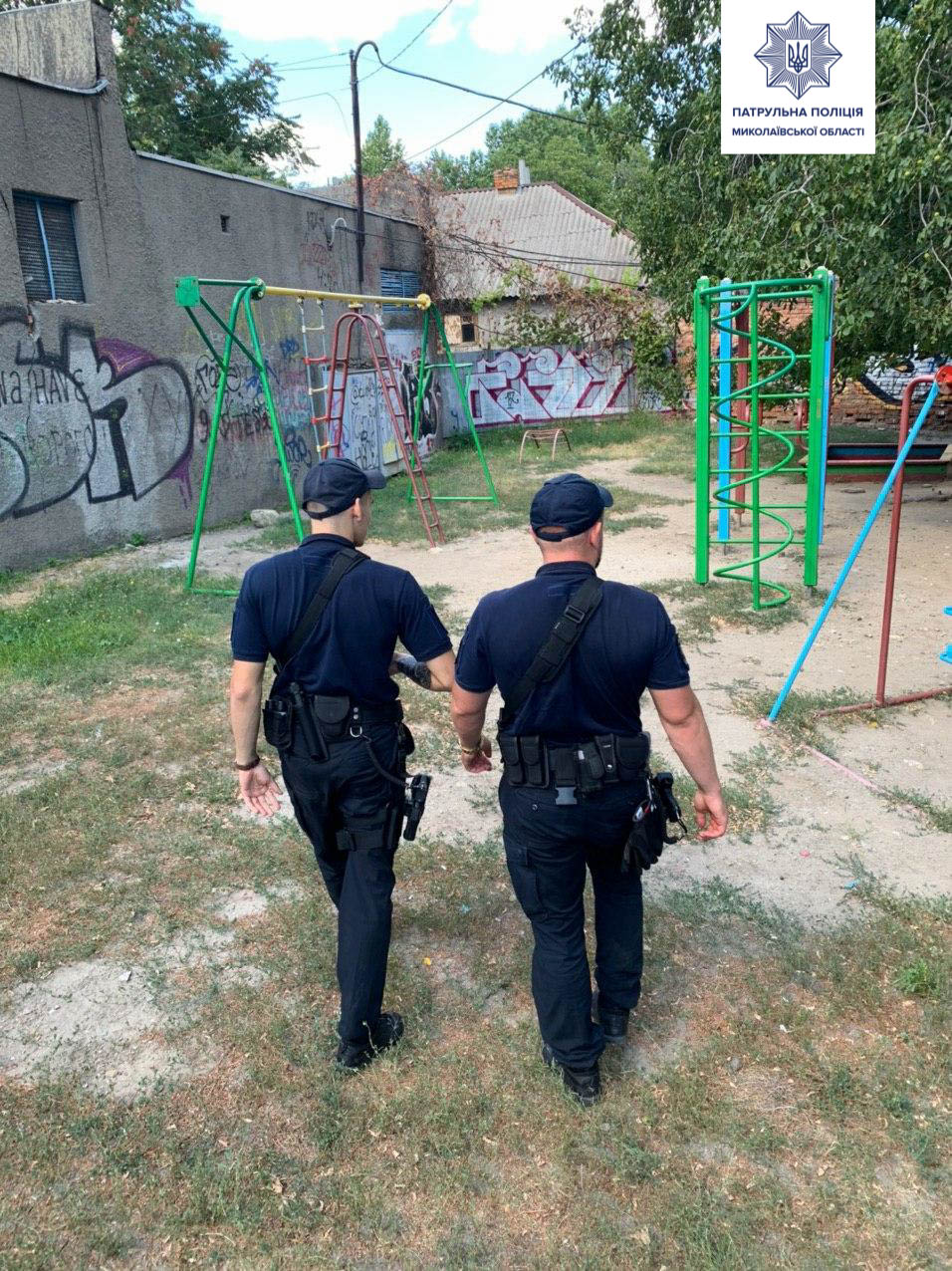 В Николаеве 17-летняя девушка избивает девочек-подростков: остальные снимают все на видео