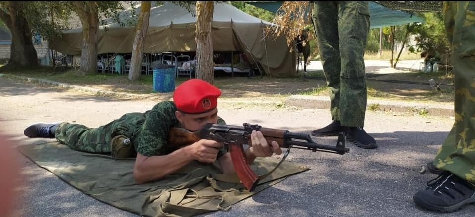 У "ДНР" з дітей виховують майбутніх бойовиків: з'явився фото-доказ