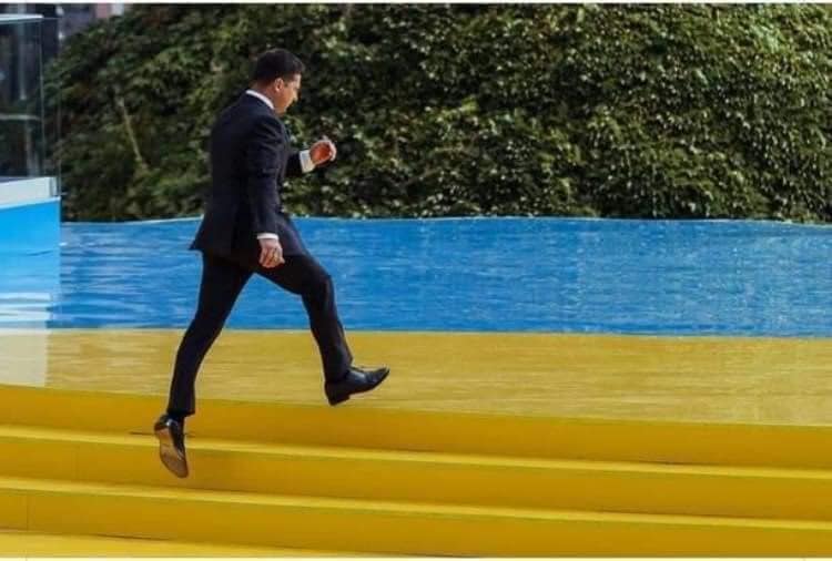 Вокруг концерта ко Дню Независимости новый скандал: причина - сине-желтая сцена