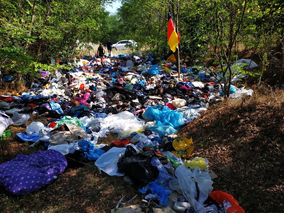 Апофеоз бессмысленности: в лесу под Днепром обнаружили странную находку (фото)