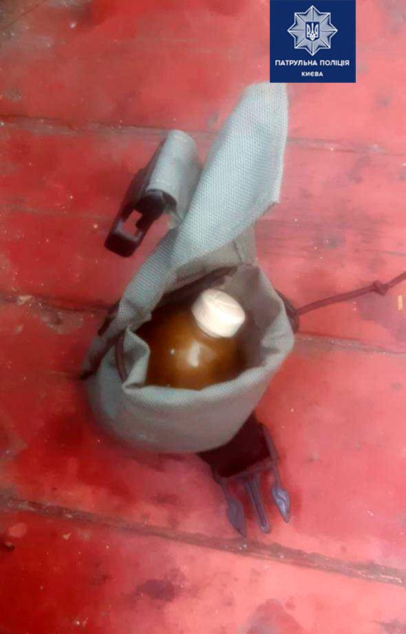 В Киеве у пенсионерки обнаружили склад боеприпасов на балконе (фото)
