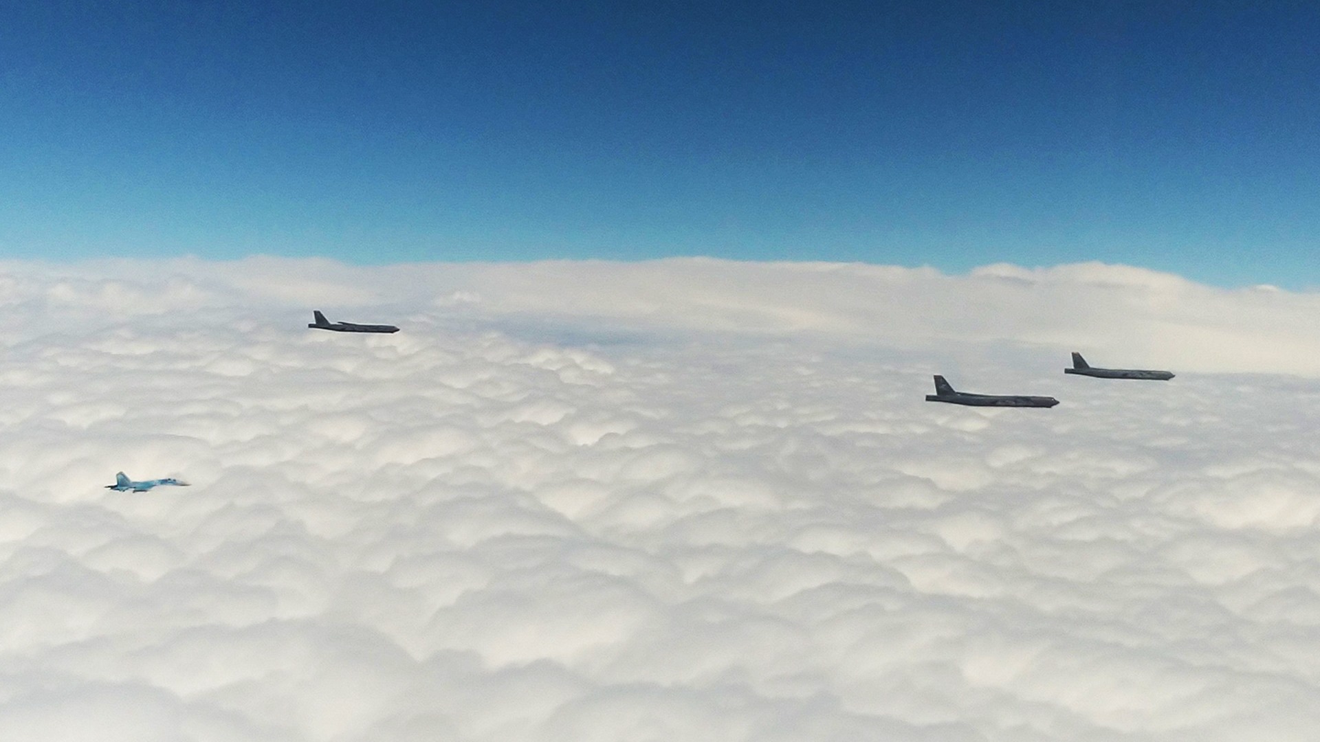 Воспользовались паникой противника: рейд бомбардировщиков США над Украиной показали на видео