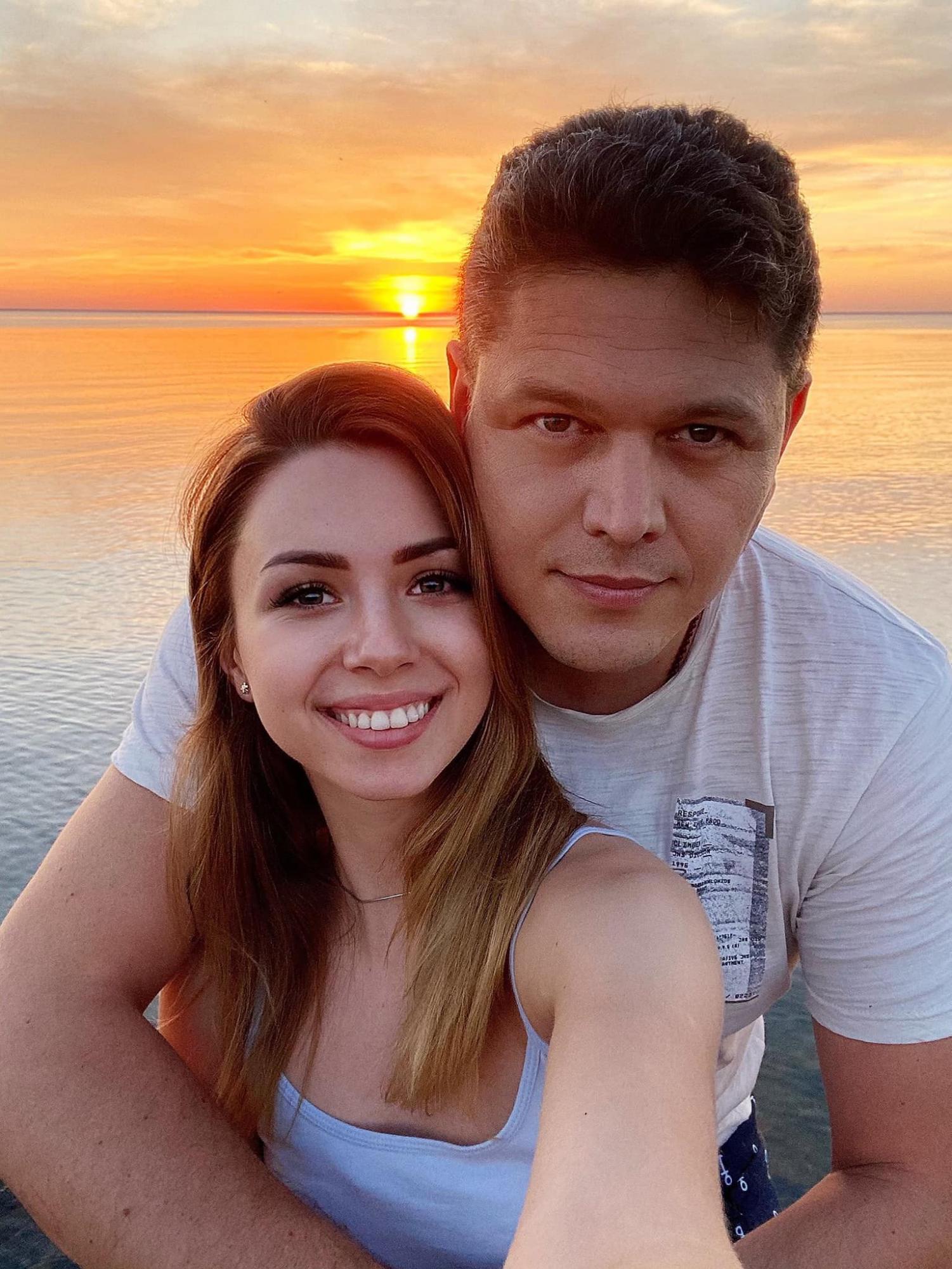 Девушка с собачкой из Уханя раскрыла отношения с главой миграционной службы Украины