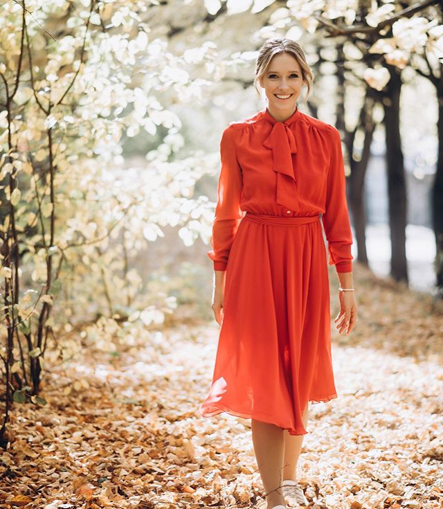 Підкрадається ностальгія: Осадча підкорила вишуканим осіннім образом напередодні важливої дати