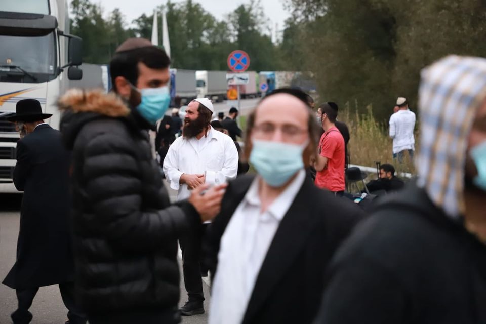 хасиды на границе