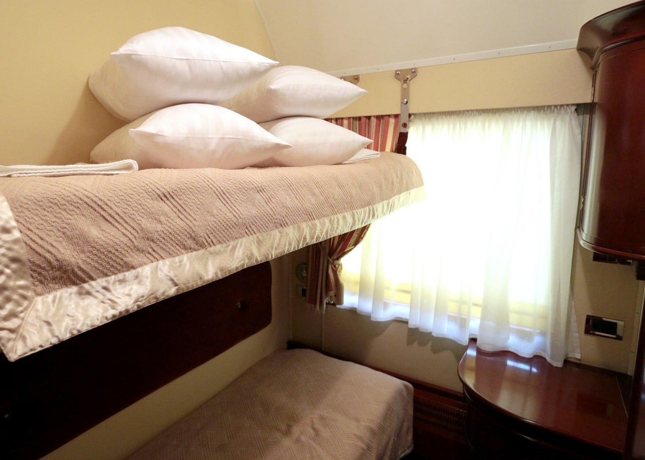 Кухня, спальня и душ: фото самых роскошных вагонов Укрзализныци