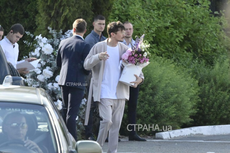 Перший танець і зіркові гості: подробиці церемонії Насті і Потапа. Відео