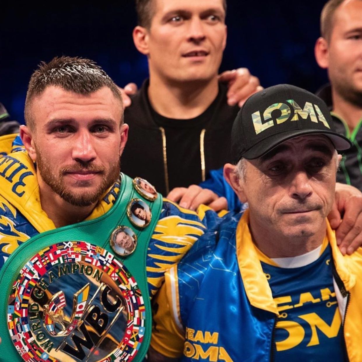 Усик прокомментировал поражение Ломаченко стихами