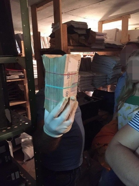 в Харківській області на хабарі спіймали митник 2