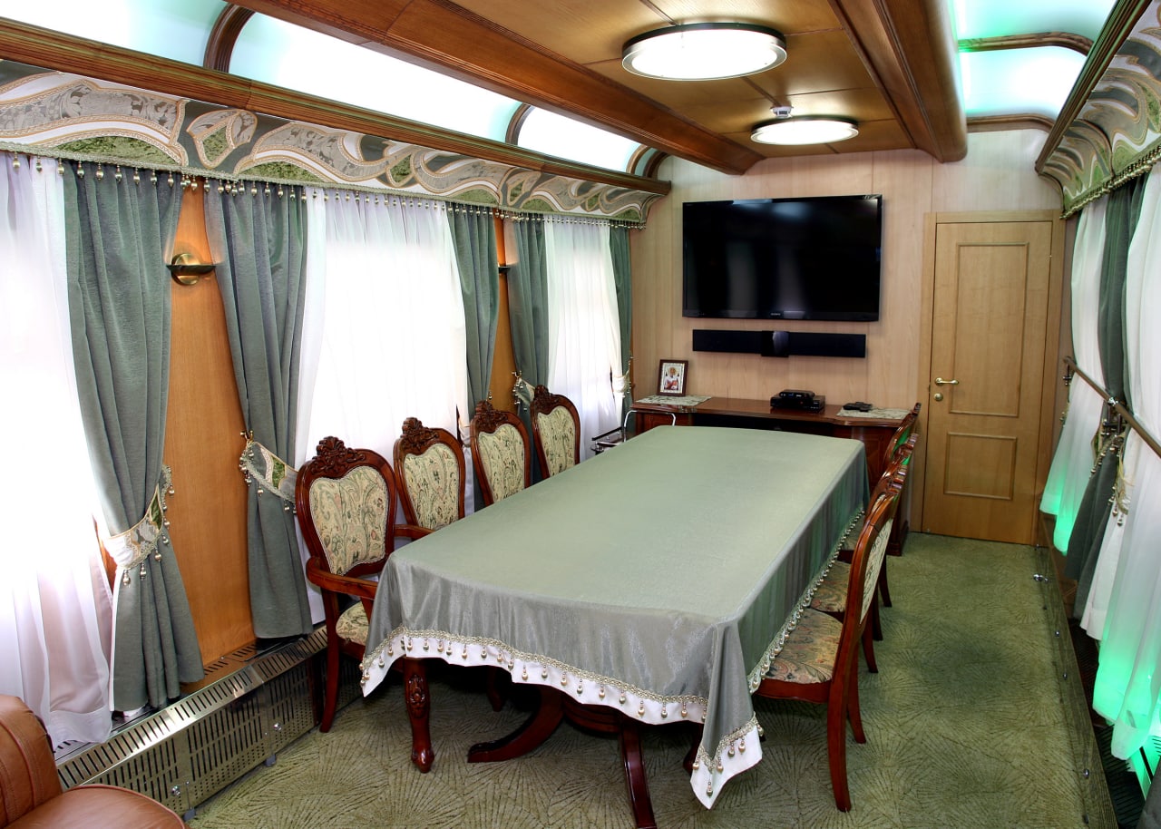 Кухня, спальня и душ: фото самых роскошных вагонов Укрзализныци