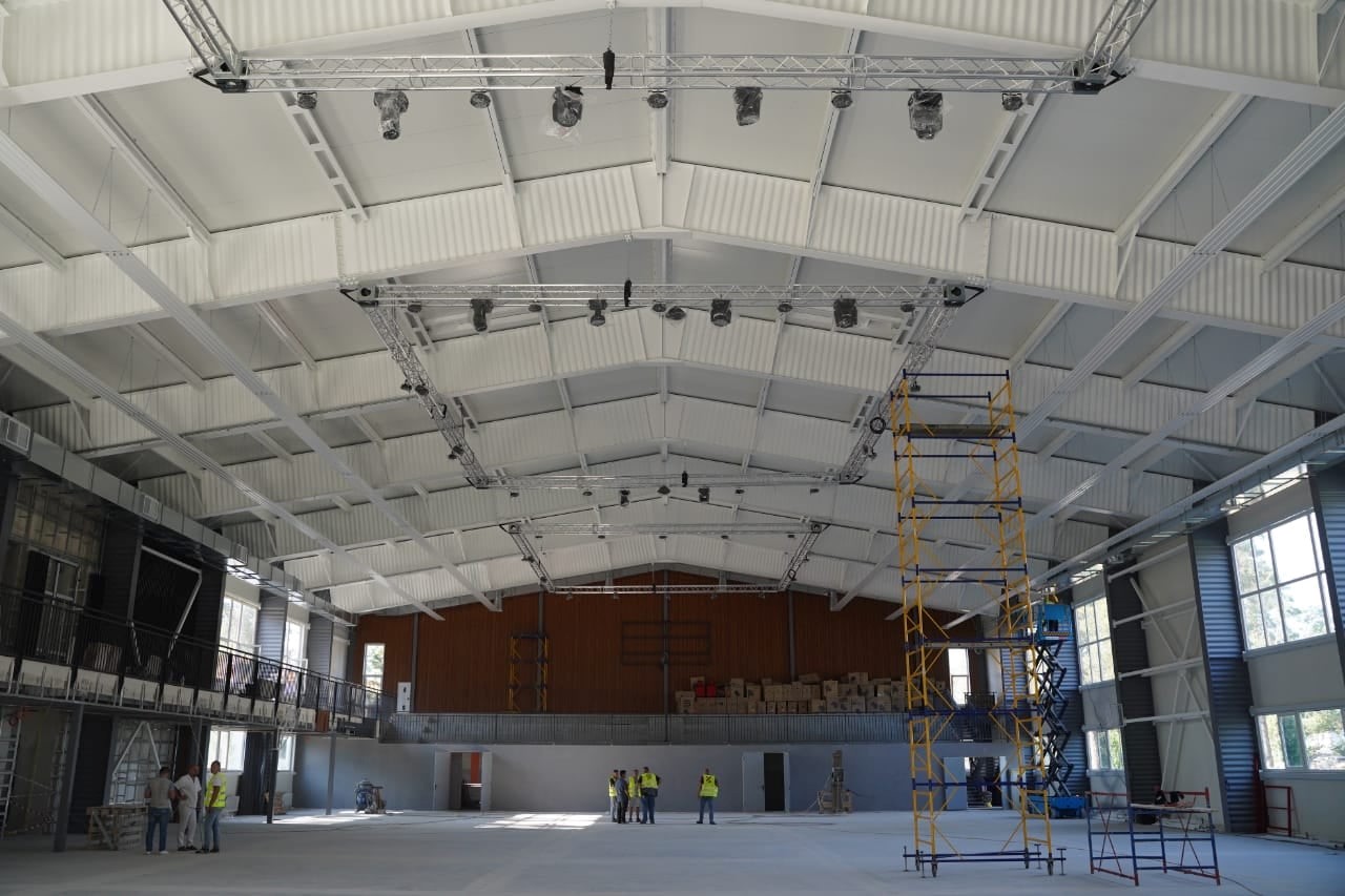 В Буче под Киевом ко Дню независимости строят "Академию спорта"