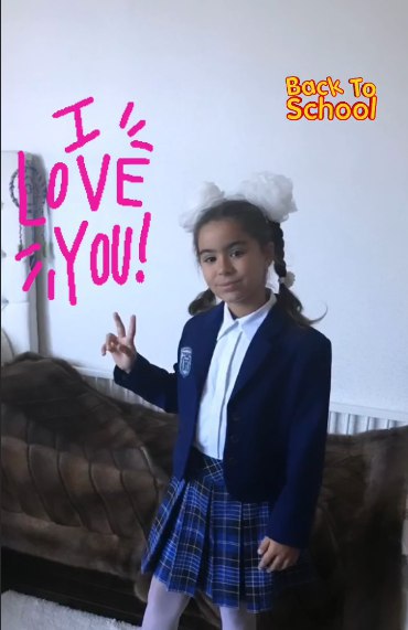 В узкой юбке и на каблуках: Ани Лорак повела дочь в школу (фото)