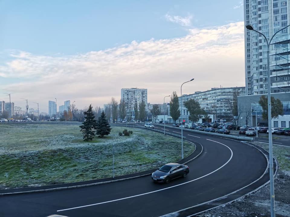 В Киеве открыли развязку, которую ремонтировали почти 12 лет
