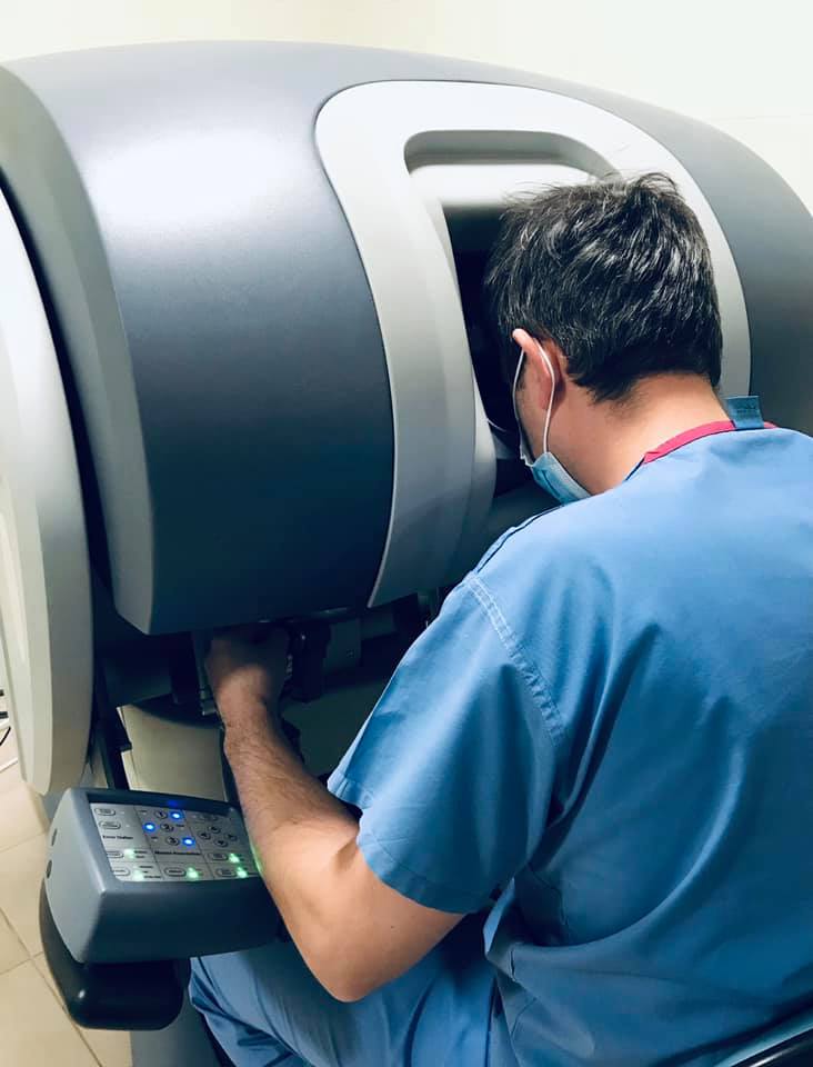 Во Львове провели фантастическую операцию: оперировал робот-хирург Da Vinci