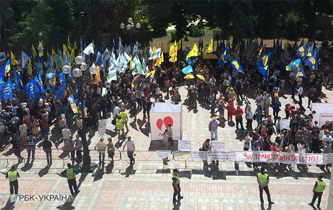 Под Радой проходит акция против выборов по закрытым спискам