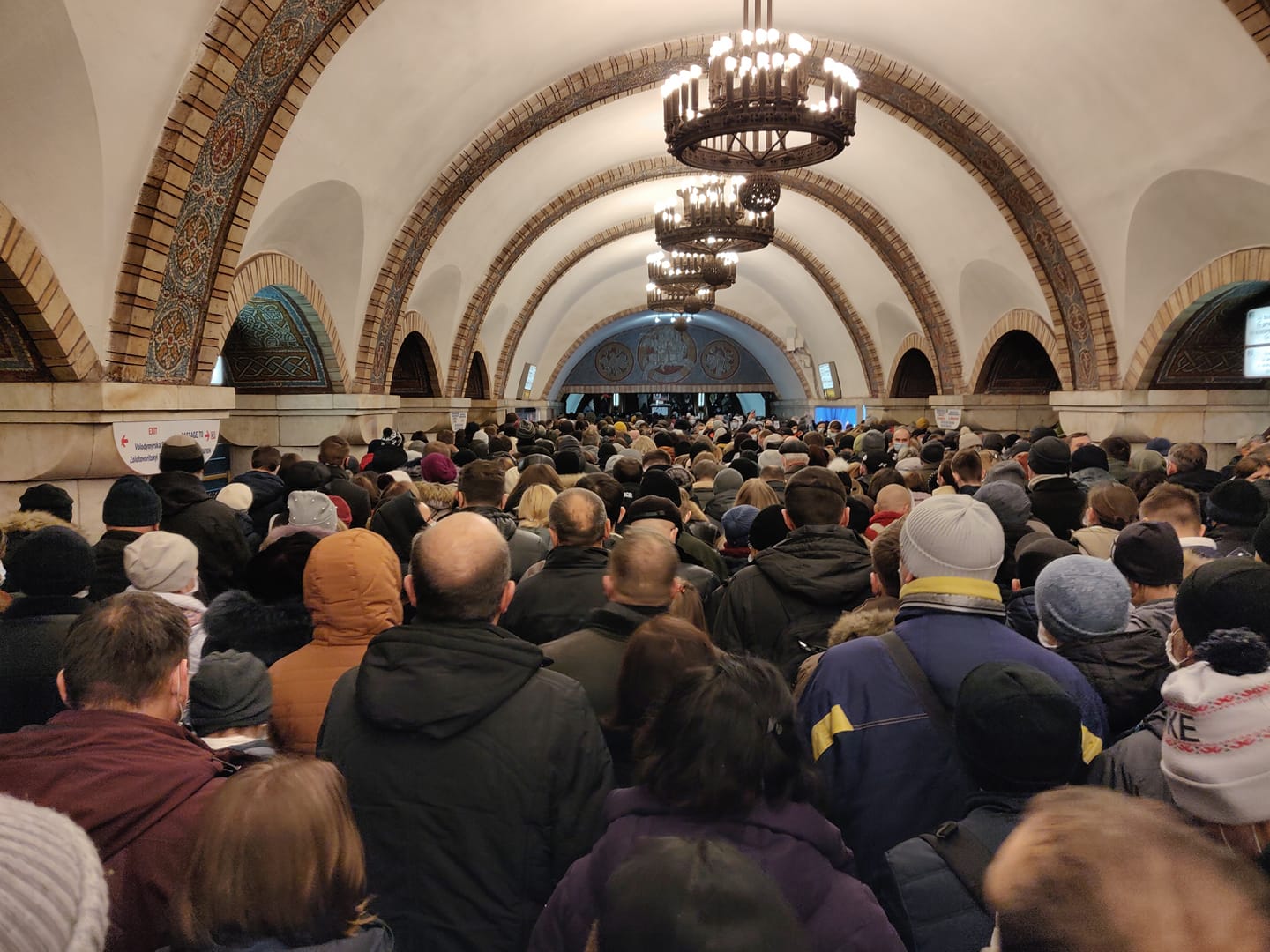 В киевском метро образовалась огромная толкучка из-за "минирования"