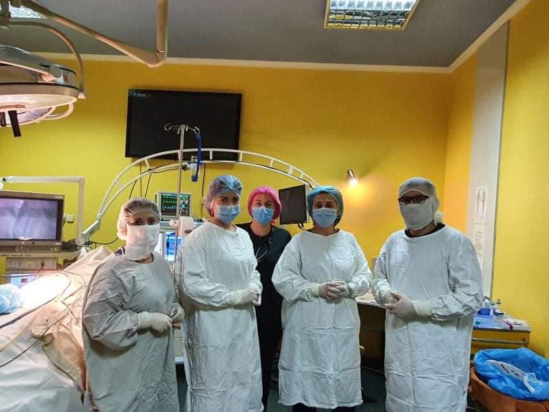 Во Львове 14-летней девочке удалили гигантское образование размером с баскетбольный мяч