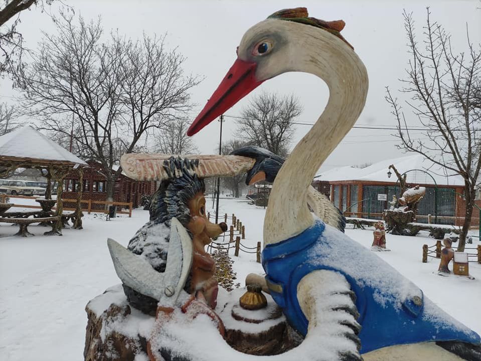 Зима на море: украинский курорт засыпало снегом (сказочные фото)