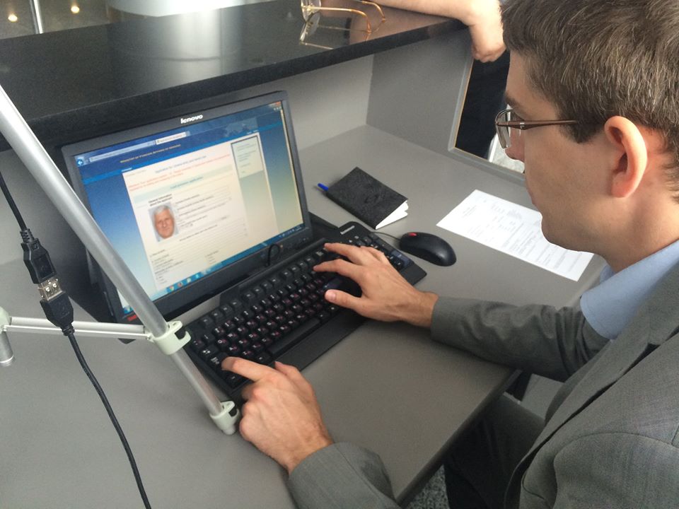 Україна спрощує процес видачі віз іноземцям