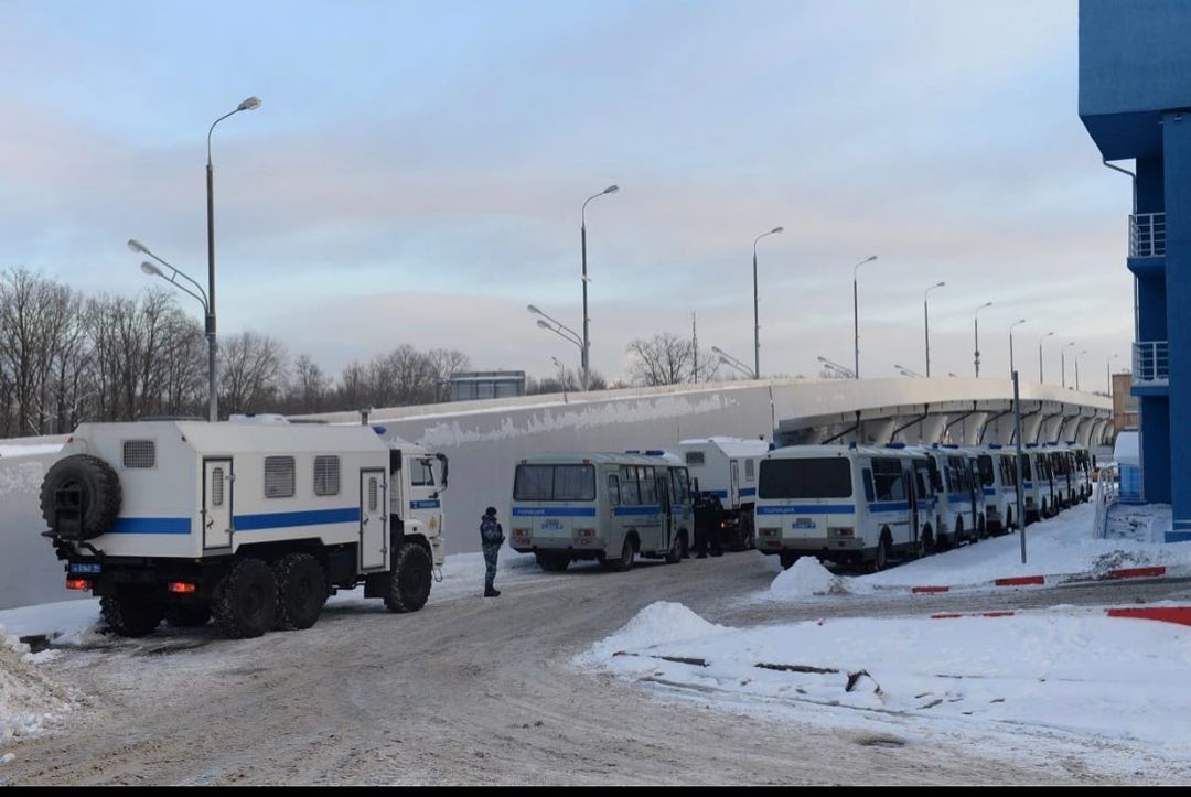 Навальный прилетел в Россию: в аэропорту ажиотаж