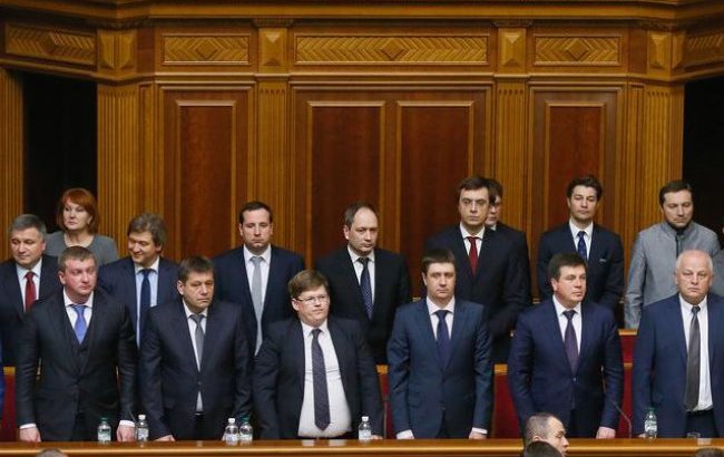 Новини України за 15-17 квітня: питання до нового уряду і звільнення Стоянова