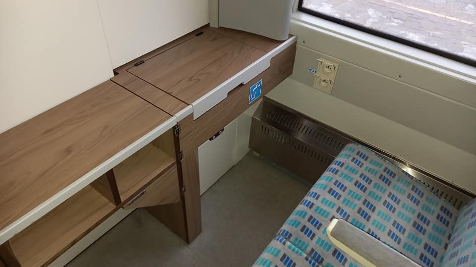 Как выглядят элитные купе в поездах Укрзализныци: отдельные умывальники и мониторы (фото)