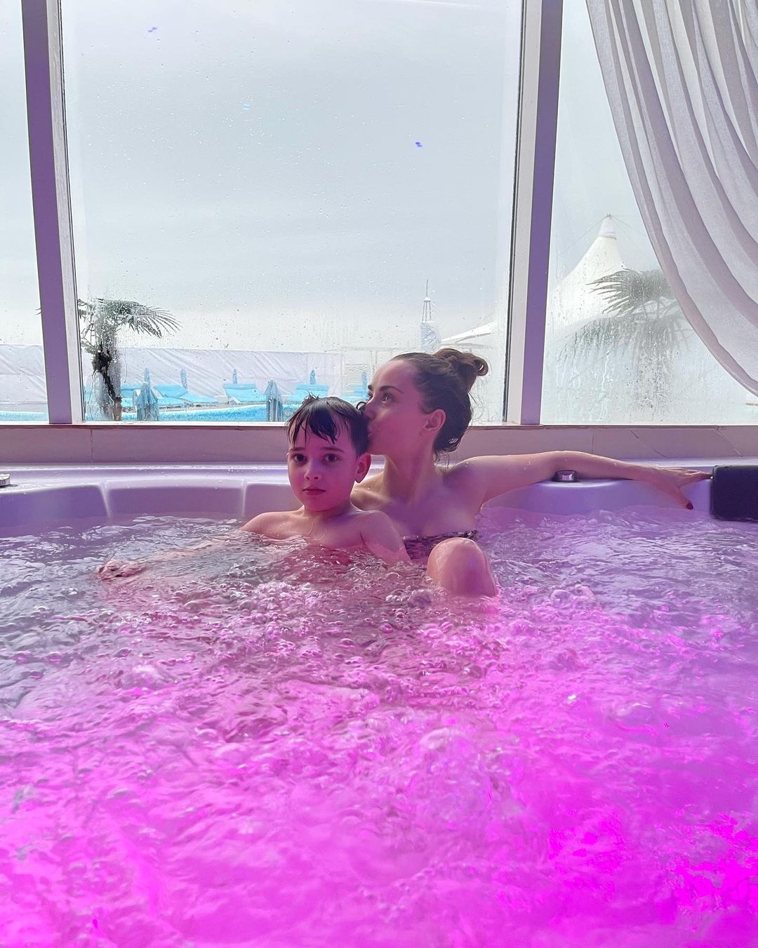 "Холостячка" Мишина в одном полотенце станцевала для Эллерта горячий танец (видео)