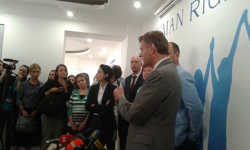 Деканоидзе открыла офис полицейских-омбудсменов