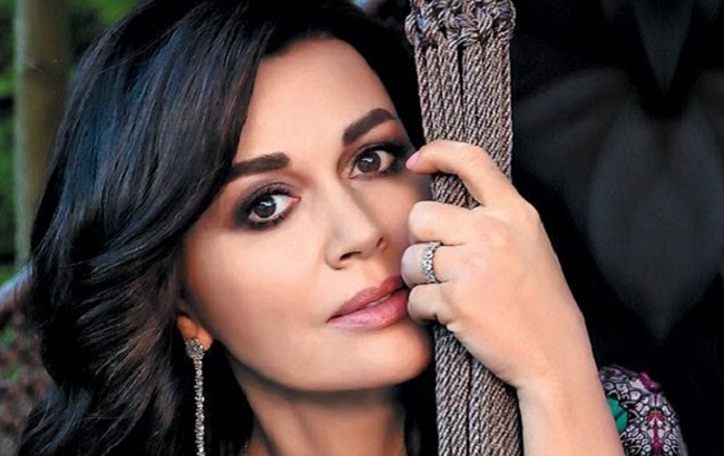 Никого не видит и не реагирует: Заворотнюк на грани комы