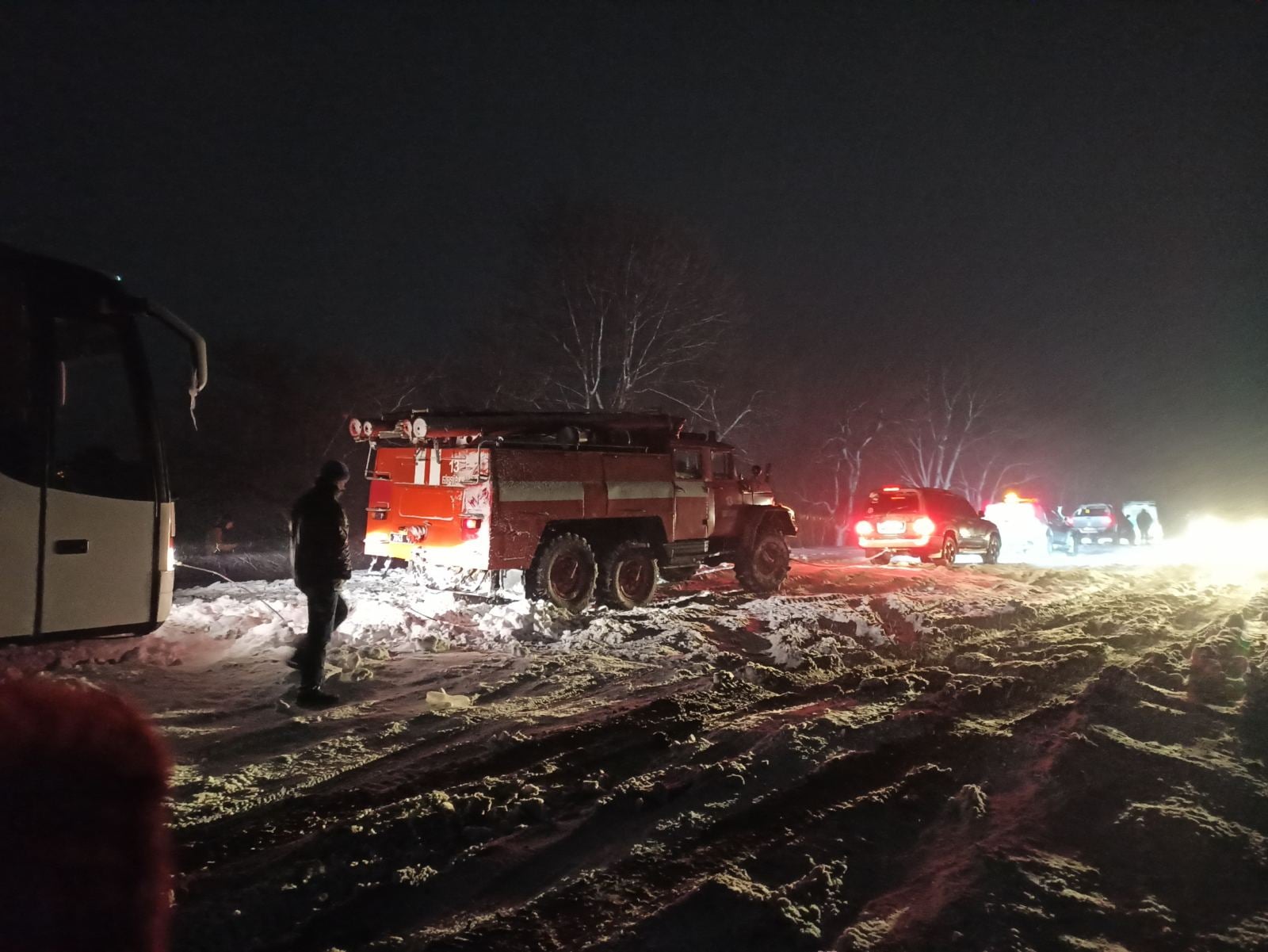 Снежная буря под Одессой: видео и фото спасения украинцев из снежных ловушек